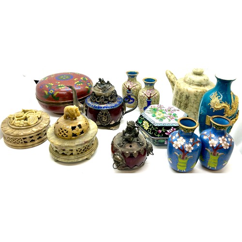 579 - Selection of oriental ornaments, teapots, vases, trinkets etc