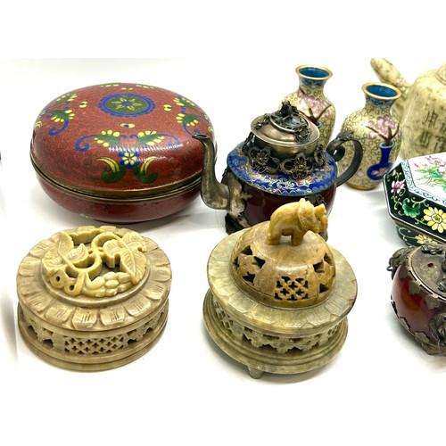 579 - Selection of oriental ornaments, teapots, vases, trinkets etc