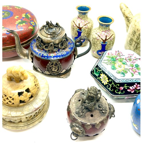 579 - Selection of oriental ornaments, teapots, vases, trinkets etc