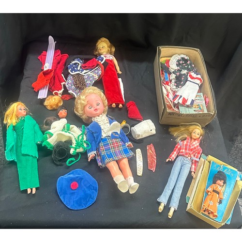 138 - Selection of vintage toy dolls with accessories to include Barbie and Tammy dolls