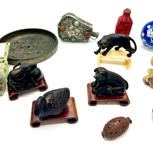 588 - Selection of oriental collectables to include animals, vases, stands