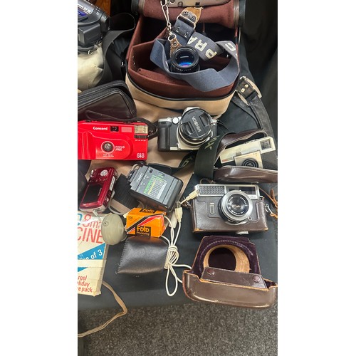 130 - Selection of assorted vintage cameras  - all untested