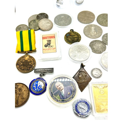 550 - Selection of assorted vintage and later coins, medals, brass deer ring etc