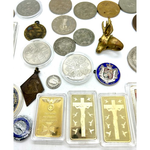 550 - Selection of assorted vintage and later coins, medals, brass deer ring etc