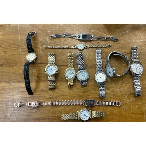 522 - Selection of assorted wrist watches - untested and a watch case