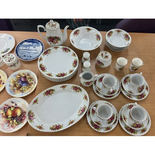 140 - Selection of part dinner and tea Royal Norfolk services, selection of collectors by Jade, various ot... 