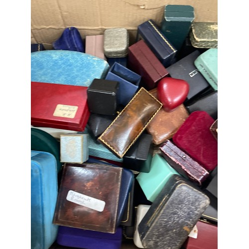 180 - Large quantity of vintage jewellery boxes