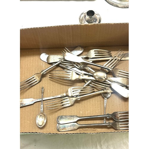 559 - Selection of vintage and later cutlery