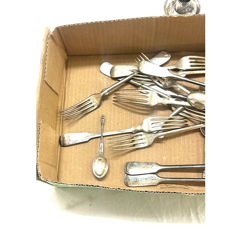 559 - Selection of vintage and later cutlery