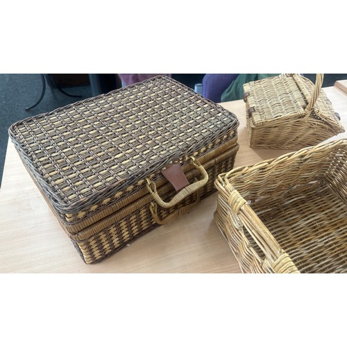 248 - Selection of wicker baskets to include picnic hamper, F&M basket etc