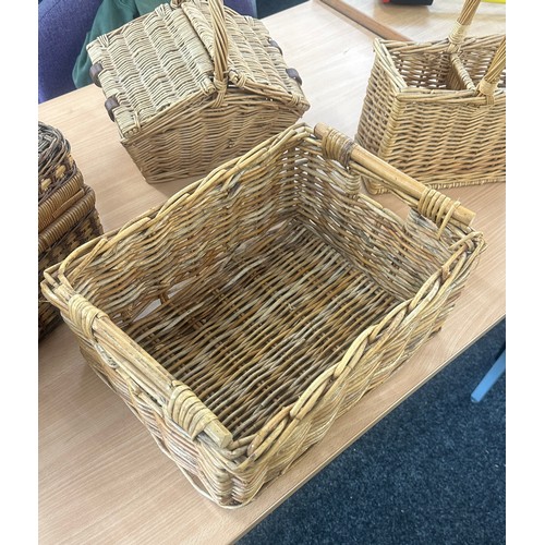 248 - Selection of wicker baskets to include picnic hamper, F&M basket etc