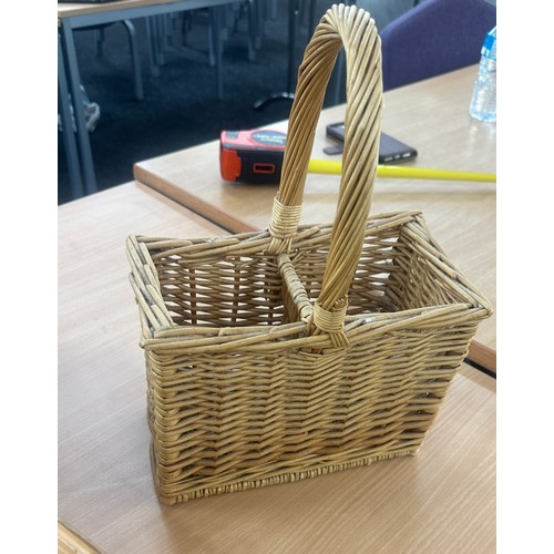 248 - Selection of wicker baskets to include picnic hamper, F&M basket etc