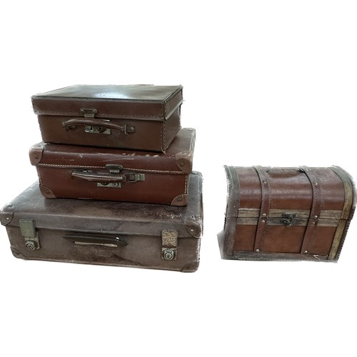 220 - Selection of small briefcases / suitcases