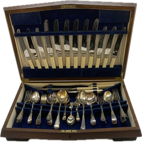 246 - Vintage cased Canteen of cutlery