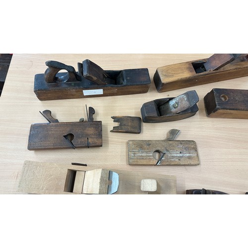 181 - 10 vintage wooden planers