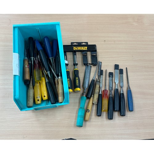 96 - Selection of approximately 40 chisels