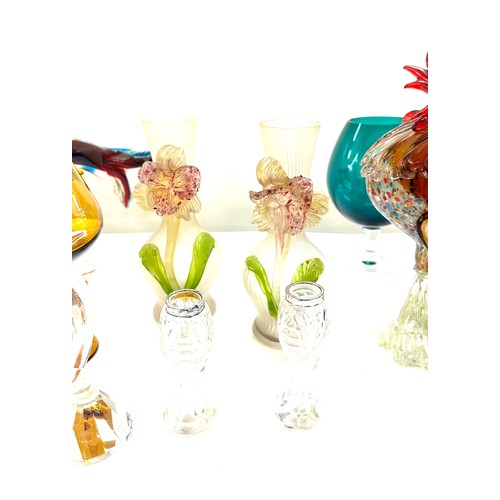 196 - Selection of glassware to include a Murano fish, birds