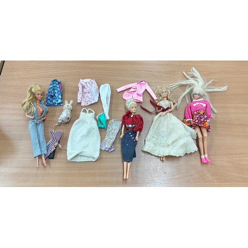 125 - Selection of 4 vintage Barbie dolls with outfits