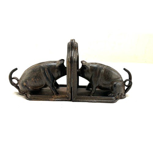 575 - Pair of cast iron pig book ends