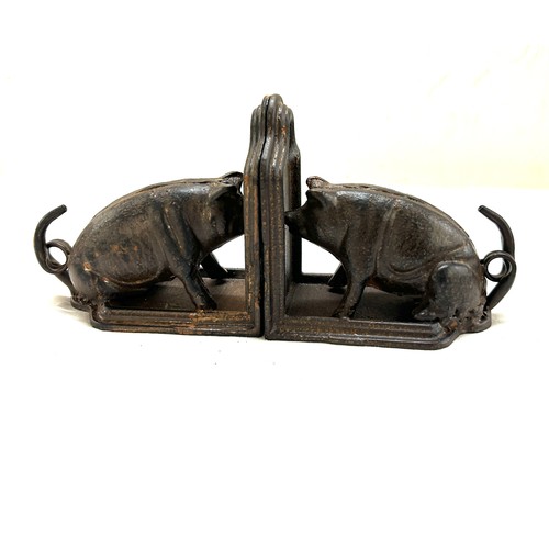 575 - Pair of cast iron pig book ends