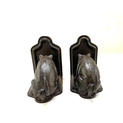 575 - Pair of cast iron pig book ends