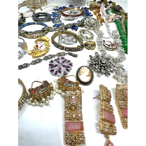 332 - selection of costume jewellery weight 1.1k