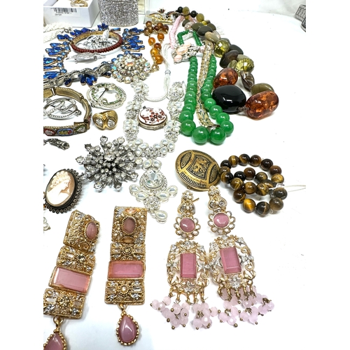 332 - selection of costume jewellery weight 1.1k