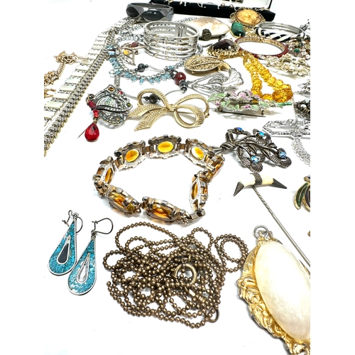 335 - selection of costume jewellery weight 1.1k