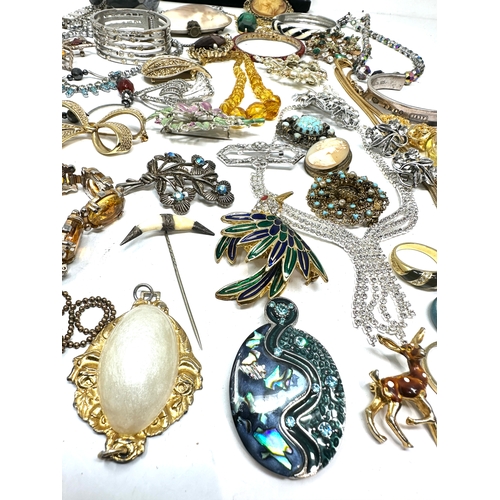 335 - selection of costume jewellery weight 1.1k