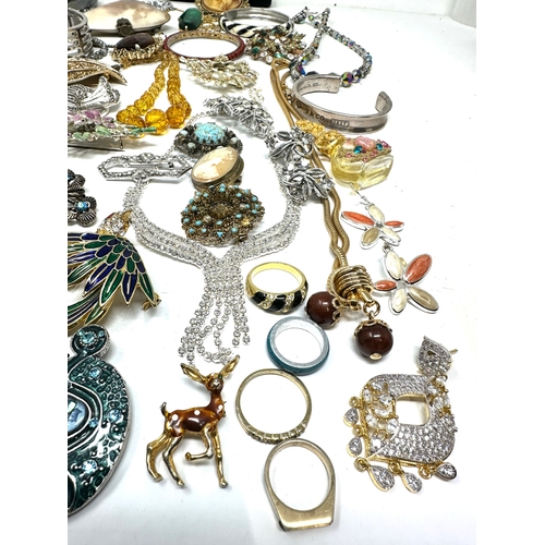 335 - selection of costume jewellery weight 1.1k