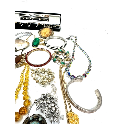 335 - selection of costume jewellery weight 1.1k