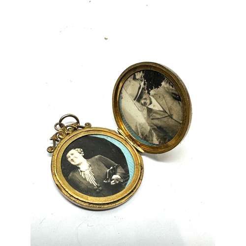 110 - Antique 9ct gold back & front locket measures approx 3.2cm drop by 2.9cm weight 4.2g