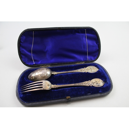 77 - Antiqure victorian .925 sterling silver spoon & fork set in fitted case