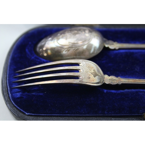 77 - Antiqure victorian .925 sterling silver spoon & fork set in fitted case