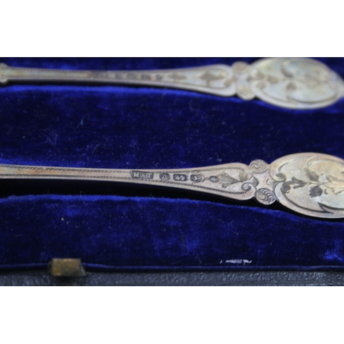 77 - Antiqure victorian .925 sterling silver spoon & fork set in fitted case