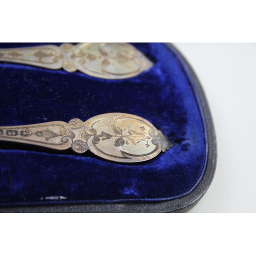 77 - Antiqure victorian .925 sterling silver spoon & fork set in fitted case