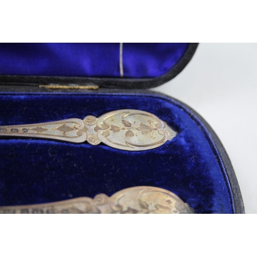 77 - Antiqure victorian .925 sterling silver spoon & fork set in fitted case