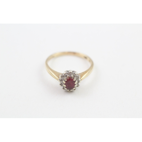 144 - 9ct gold vintage diamond and red gemstone set cluster ring (2.3g)