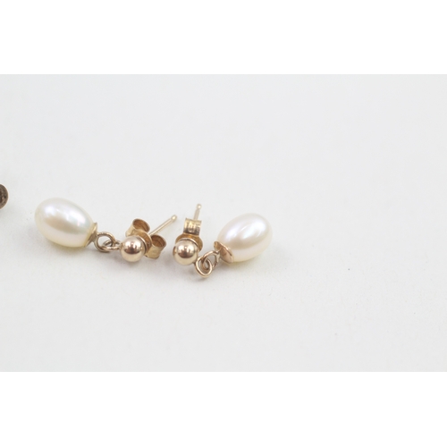 150 - 2 x 9ct gold cultured pearl set drop earrings (2.3g)