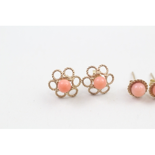 155 - 2 x 9ct coral floral stud earrings (1.9g)