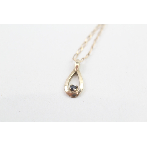 159 - 9ct gold sapphire single stone pendant necklace (1.9g)