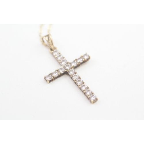 162 - 9ct gold cubic zirconia cross pendant necklace (2.3g)