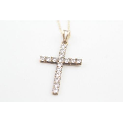 162 - 9ct gold cubic zirconia cross pendant necklace (2.3g)