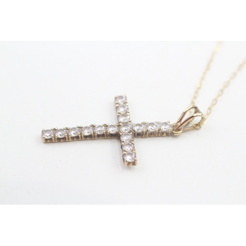 162 - 9ct gold cubic zirconia cross pendant necklace (2.3g)