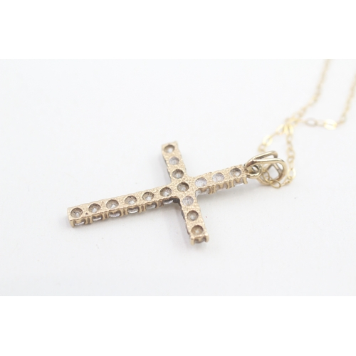 162 - 9ct gold cubic zirconia cross pendant necklace (2.3g)