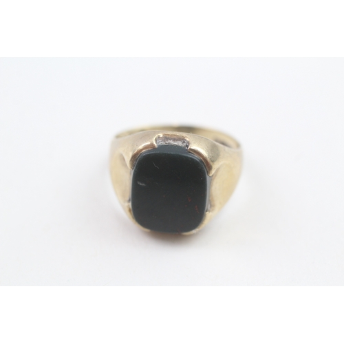 165 - 9ct gold blood stone signet ring (5.1g)