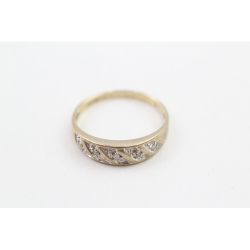 166 - 9ct gold diamond ring (1.5g)