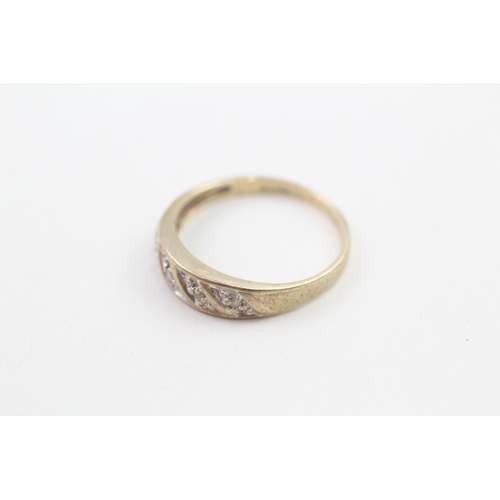 166 - 9ct gold diamond ring (1.5g)