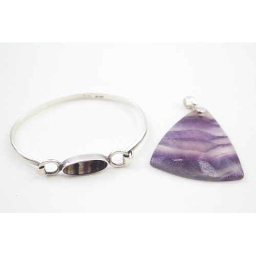 290 - A silver Blue John bangle and an amethyst pendant (41g)