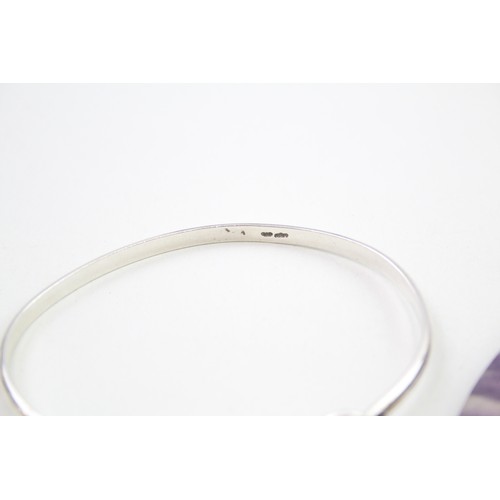 290 - A silver Blue John bangle and an amethyst pendant (41g)